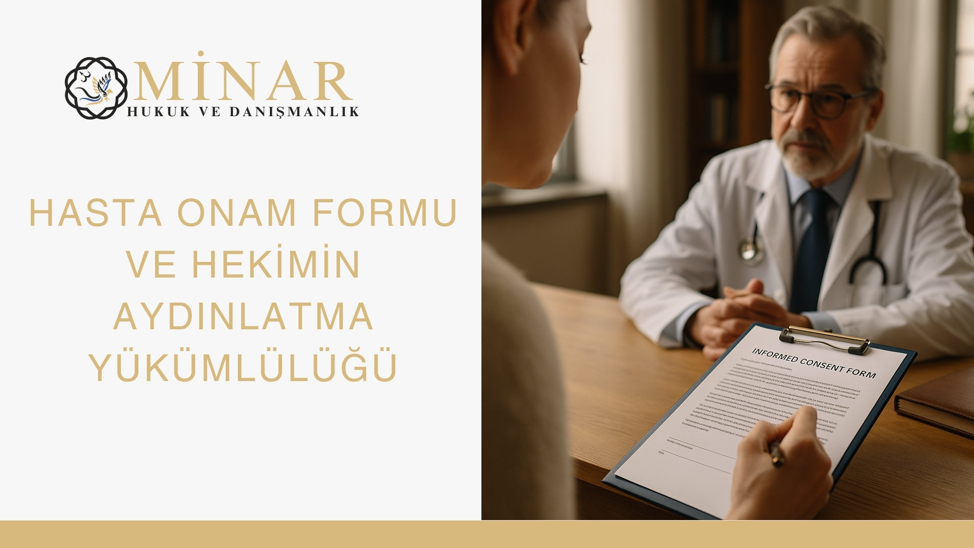 Bir hekim, masada oturan hastasına aydınlatma yükümlülüğü kapsamında bilgi verirken, hastanın elinde imzalamak üzere tuttuğu ‘informed consent form’ başlıklı hasta onam formu bulunmaktadır