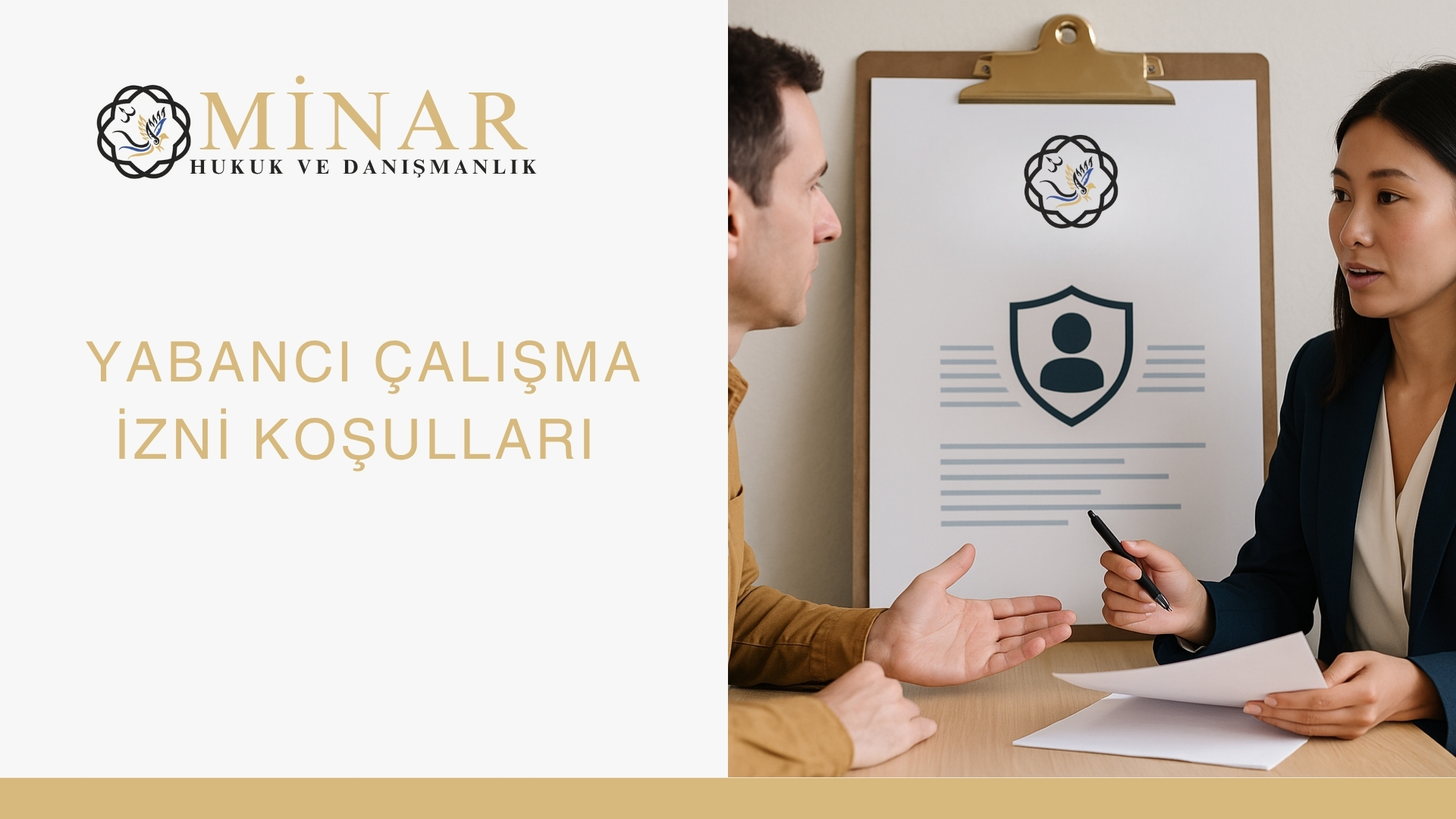 Bir avukat, yabancı uyruklu bir çalışanla ofis ortamında çalışma izni başvurusu üzerine görüşme yaparken; masada belgeler, arka planda adalet sembolleri ve Minar Hukuk logosu bulunan profesyonel sahne