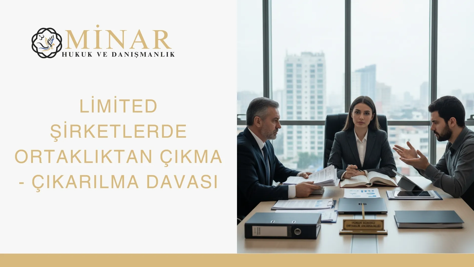 Limited şirketlerde ortaklıktan çıkma ve çıkarılma davası hakkında toplantı yapan şirket ortakları ve hukuk danışmanları