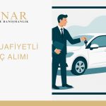 Engelli bireyin ÖTV muafiyetli araç alımı kapsamında anahtar teslimi yapılırken, Minar Hukuk & Danışmanlık logosu ile birlikte tasarlanmış bilgilendirici görsel.