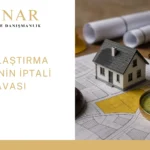 İzmir kamulaştırma avukatı hizmetlerinde kamulaştırma işleminin iptali davasını temsil eden taşınmaz planı ve hukuk temalı görsel